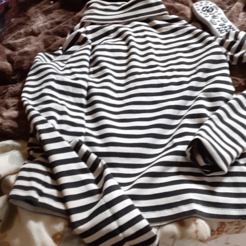 Gap turtleneck size small